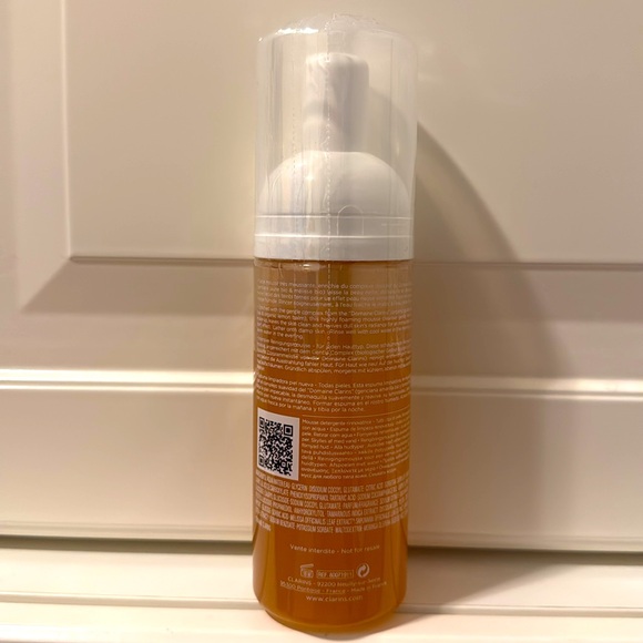 Clarins Gentle Renewing Cleansing Mousse - Picture 2 of 6